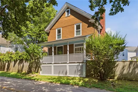 83 Malbone Rd, Newport, RI 02840