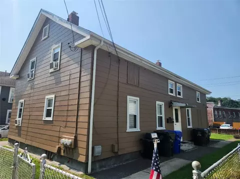 10 Douglas St, West Warwick, RI 02893
