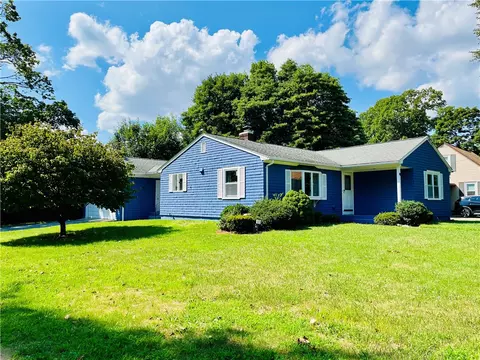 15 Washington Rd, Barrington, RI 02806