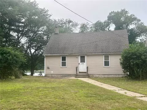 Exterior - 31 Phillips Hill Rd, Coventry, RI 02816 photo 2 of 5