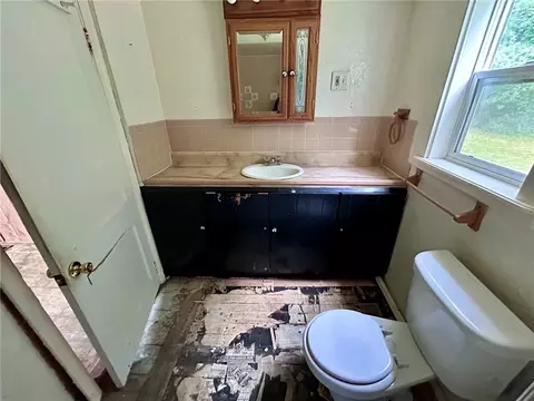 Bath - 31 Phillips Hill Rd, Coventry, RI 02816 photo 2 of 3
