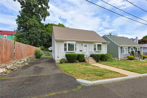 11 Lynde St, Providence, RI 02908
