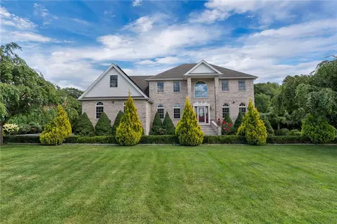 18 Steeple Ln, Lincoln, RI 02865