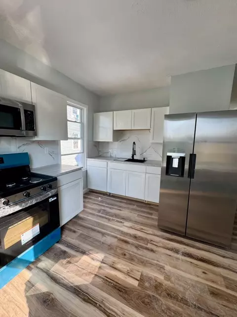 67 Tanner St, Providence, RI 02905