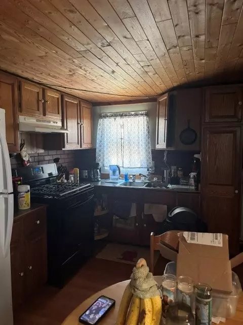 Kitchen - 2000 Mendon Rd, Woonsocket, RI 02895 photo 3 of 4