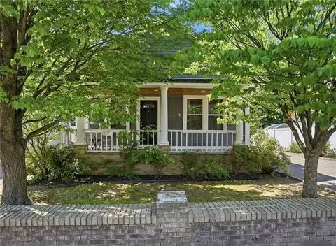 132 Roger Williams Ave, Providence, RI 02907