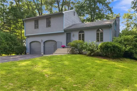 8 Sky View Rd, North Smithfield, RI 02896