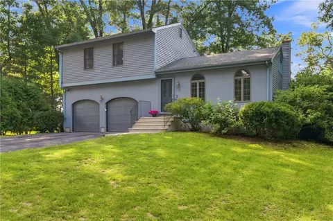 8 Sky View Rd, North Smithfield, RI 02896
