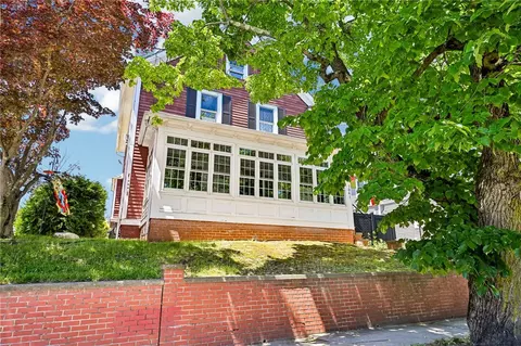 1061 Narragansett Blvd, Cranston, RI 02905