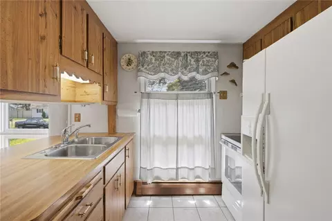 Kitchen - 124 Chatworth Ave, Warwick, RI 02886 photo 2 of 3