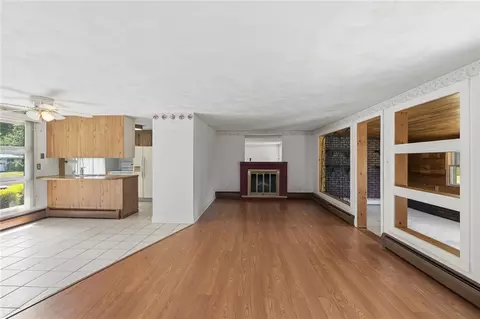 Living - 124 Chatworth Ave, Warwick, RI 02886 photo 2 of 6