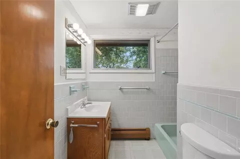 Bath - 124 Chatworth Ave, Warwick, RI 02886 photo 1 of 1
