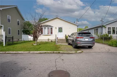 102 Kenmore St, Pawtucket, RI 02861