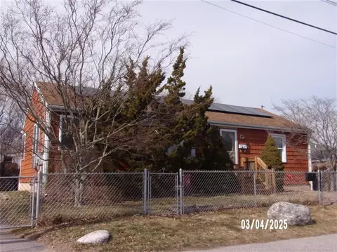 14 Raymond St, East Providence, RI 02914