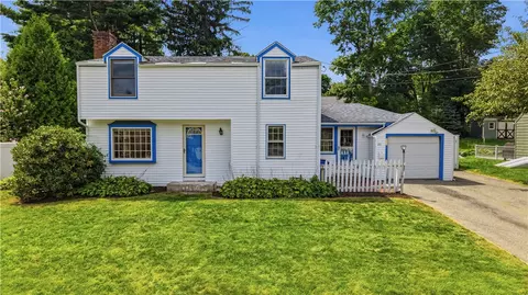 35 Franconia Dr, Cranston, RI 02920