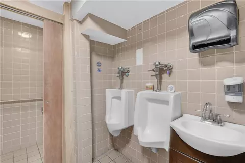 Bath - 350 River St, Woonsocket, RI 02895 photo 5 of 6