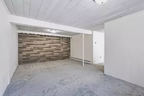 Living - 614 Bound Rd, Woonsocket, RI 02895 photo 6 of 7