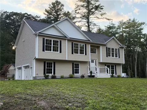 315 Hopkins Hollow Rd, Coventry, RI 02827