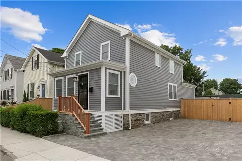34 E Bowery St, Newport, RI 02840