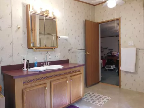 Bath - 114 Sandy Bottom Rd, Coventry, RI 02816 photo 3 of 4