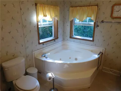 Bath - 114 Sandy Bottom Rd, Coventry, RI 02816 photo 2 of 4