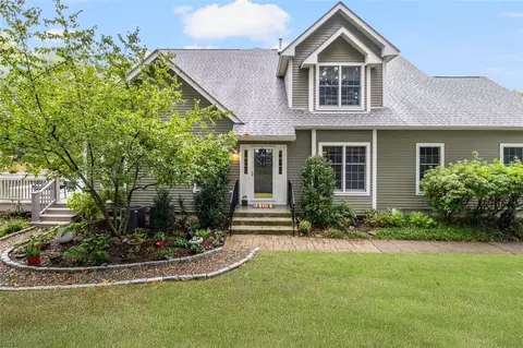 56 Seal Island Rd, Bristol, RI 02809