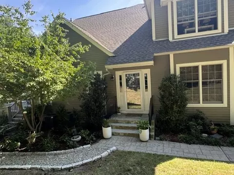 56 Seal Island Rd, Bristol, RI 02809