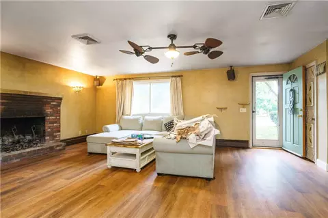 Living - 27 Lydick Ave, Warwick, RI 02888 photo 3 of 4