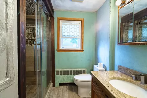 Bath - 27 Lydick Ave, Warwick, RI 02888 photo 3 of 4