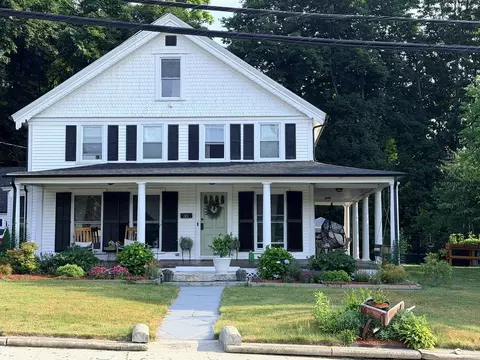35 High St, Burrillville, RI 02859