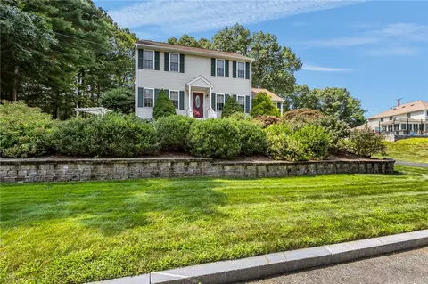5 Lauretta Ln, Lincoln, RI 02865