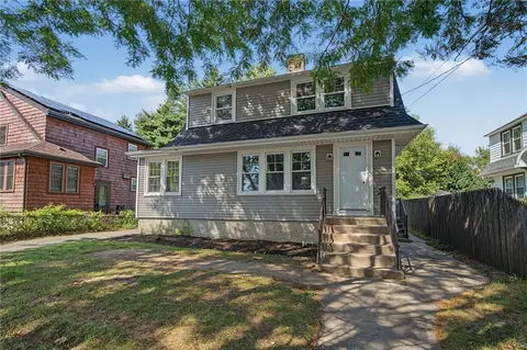 62 Dunbar Ave, Rumford, RI 02916