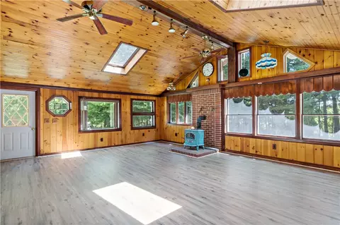 Living - 21 Minda Ln, Coventry, RI 02816 photo 4 of 7