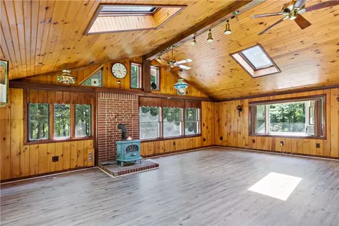 Living - 21 Minda Ln, Coventry, RI 02816 photo 6 of 7