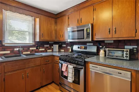 Kitchen - 67 Winston Ave, Warwick, RI 02886 photo 4 of 5