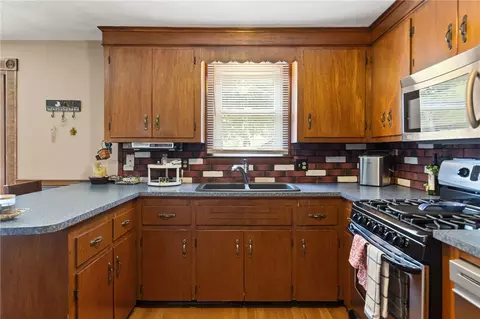 Kitchen - 67 Winston Ave, Warwick, RI 02886 photo 3 of 5