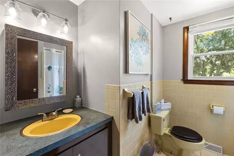 Bath - 67 Winston Ave, Warwick, RI 02886 photo 1 of 3