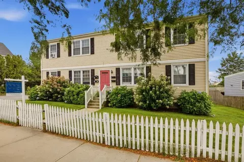 45 Hammond St #3, Newport, RI 02840