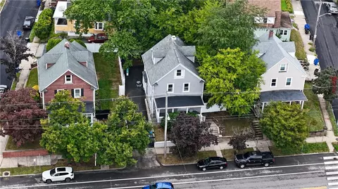 1059 Narragansett Blvd, Cranston, RI 02905