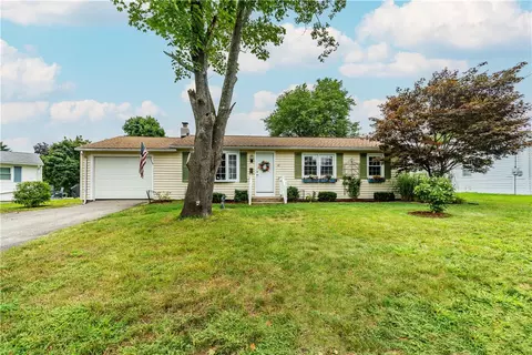 43 Topaz Dr, East Greenwich, RI 02818