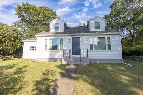 836 Main Rd, Tiverton, RI 02878