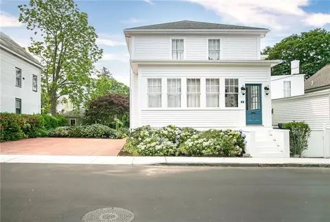 12 Poplar St, Newport, RI 02840
