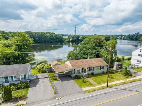 42 Roger Williams Ave, Rumford, RI 02916