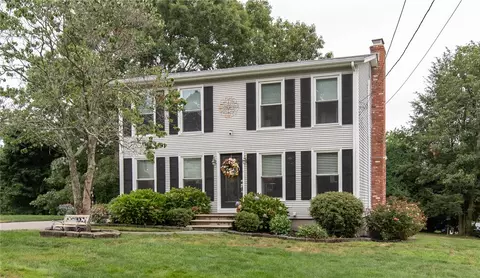 18 Woodcrest Dr, Johnston, RI 02919