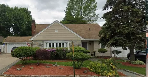 82 Killingly St, Providence, RI 02909