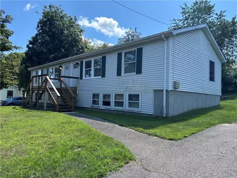 11 Maybrey Dr, Westerly, RI 02891