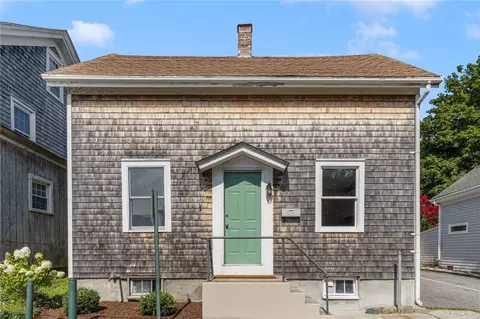 75 Tilden Ave, Newport, RI 02840