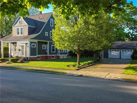 225 Hunts Ave, Pawtucket, RI 02861