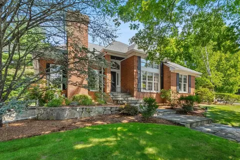 1 Mulberry Ct, East Greenwich, RI 02818