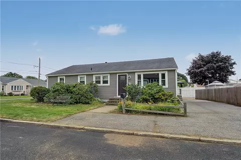 19 Poirier St, Pawtucket, RI 02861